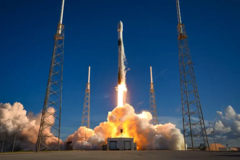 SpaceX wins $733M Space Force launch contract