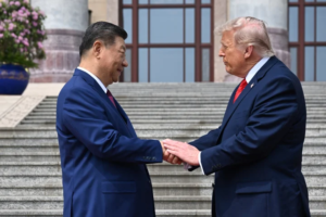 how Trump greeted Xi differently than previous leaders