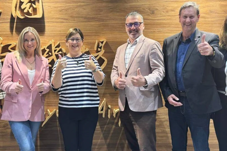 China bans four New Zealand MPs