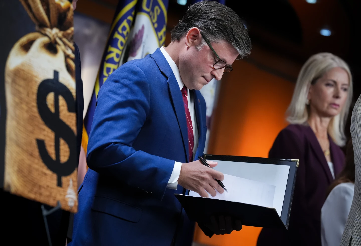 US House votes to halt Iran war